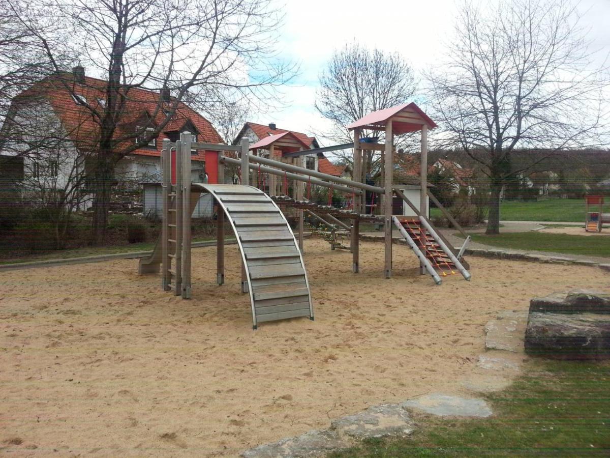 Lichtdurchflutetes Zimmer - Marienberg Waldbuttelbrunn Luaran gambar
