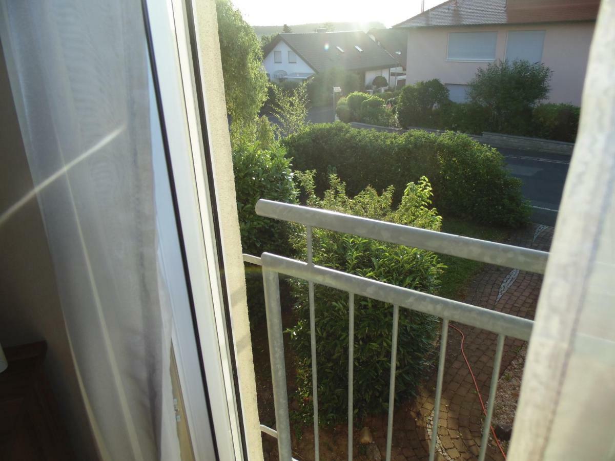 Lichtdurchflutetes Zimmer - Marienberg Waldbuttelbrunn Luaran gambar